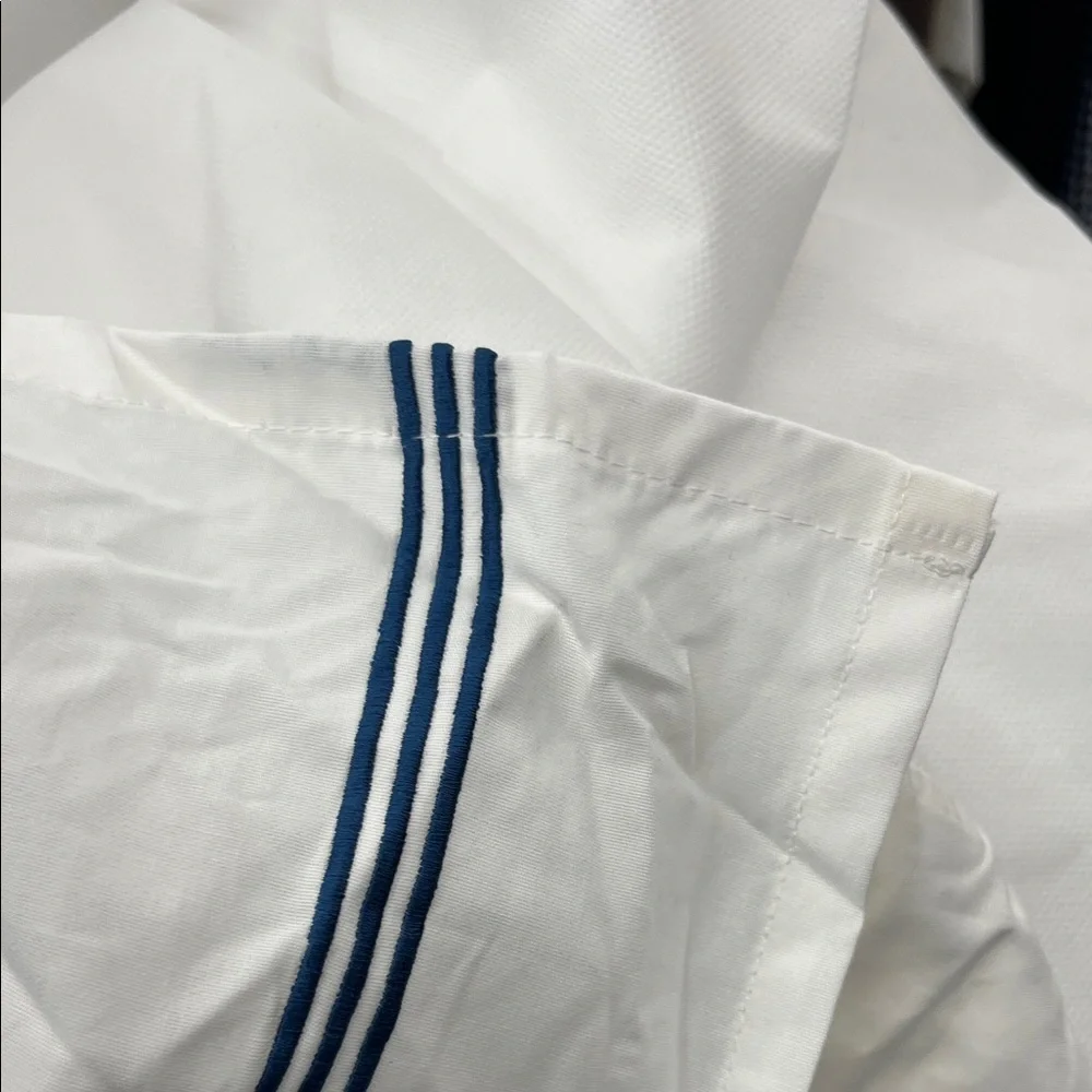 Liz Claiborne White/ Navy blue stripes bedding drop 78by 80 KS
